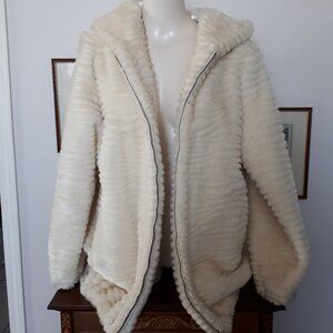 Gorgeous Faux Fur Ivory Jacket by Incognita - Sz. M